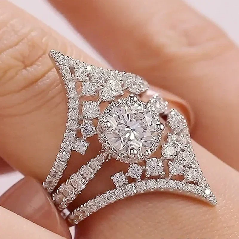 2024 Gorgeous Women Rings Luxury Pave Brilliant Cubic Zirconia Modern Fashion Designed Wedding Engagement Accessories for Lady