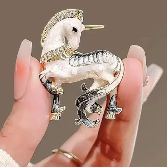 1pcs Retro Court Style Enamel Galloping War Horse Brooches Pins For Women Clothing Accessories Men Fashion Suit Lapel Corsage
