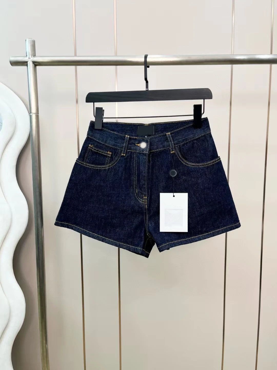 

2025 Wash-Resistant High-Waist Denim Shorts for Women, Loose Fit A-Line Trendy Hot Pants