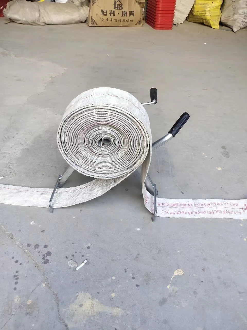 آلة بكرة خرطوم المحمولة دليل خرطوم النار اللفاف طوي خرطوم المياه الزراعية قطعة أثرية لف الرف