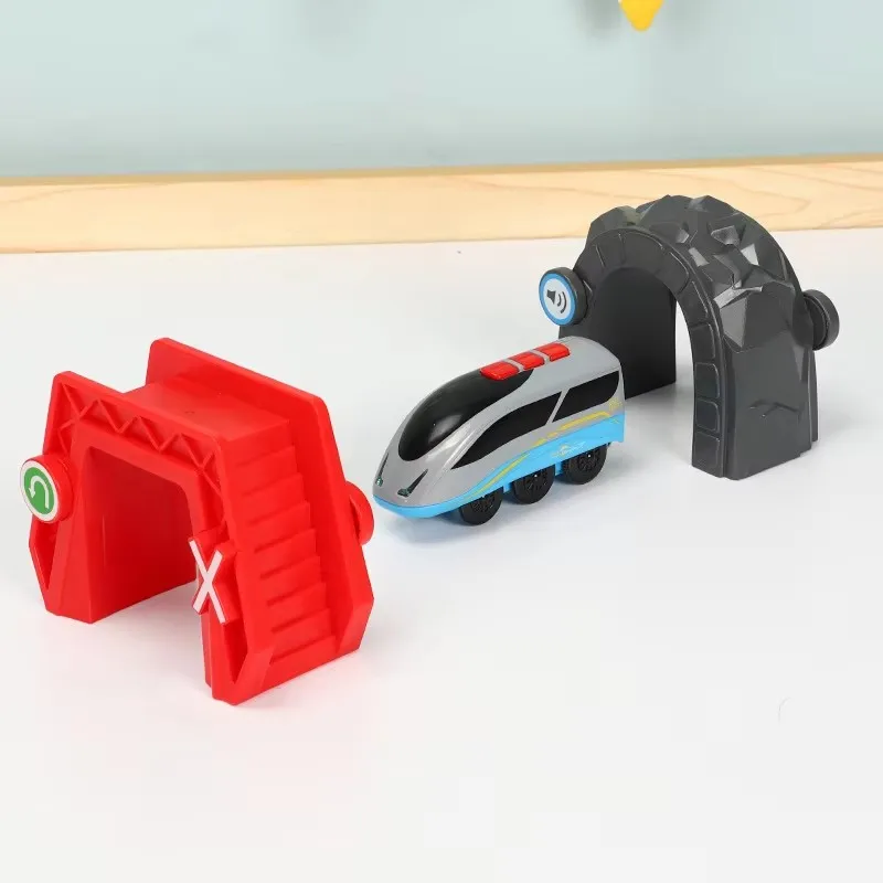 Elektrischer Zug für Kinder, Spielzeugauto, Höhlenset, kabelloser Induktions-Klingszug, der die Höhle überquert, geeignet für die meisten Holzschienen B434