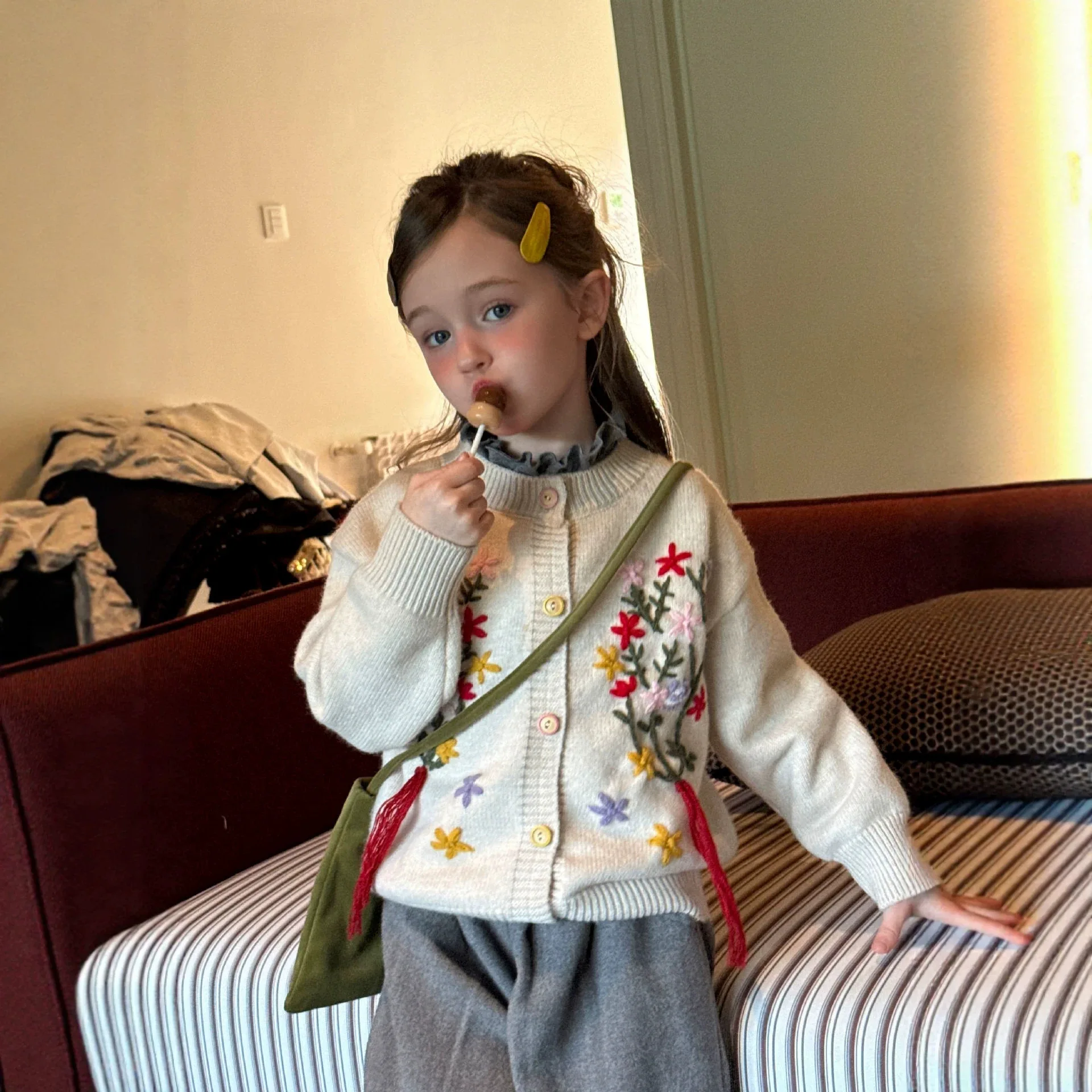 New Fresh and Sweet Embroidered Design for Girls Autumn 2026 Hooked Flower Top Children's Stylish Sweater