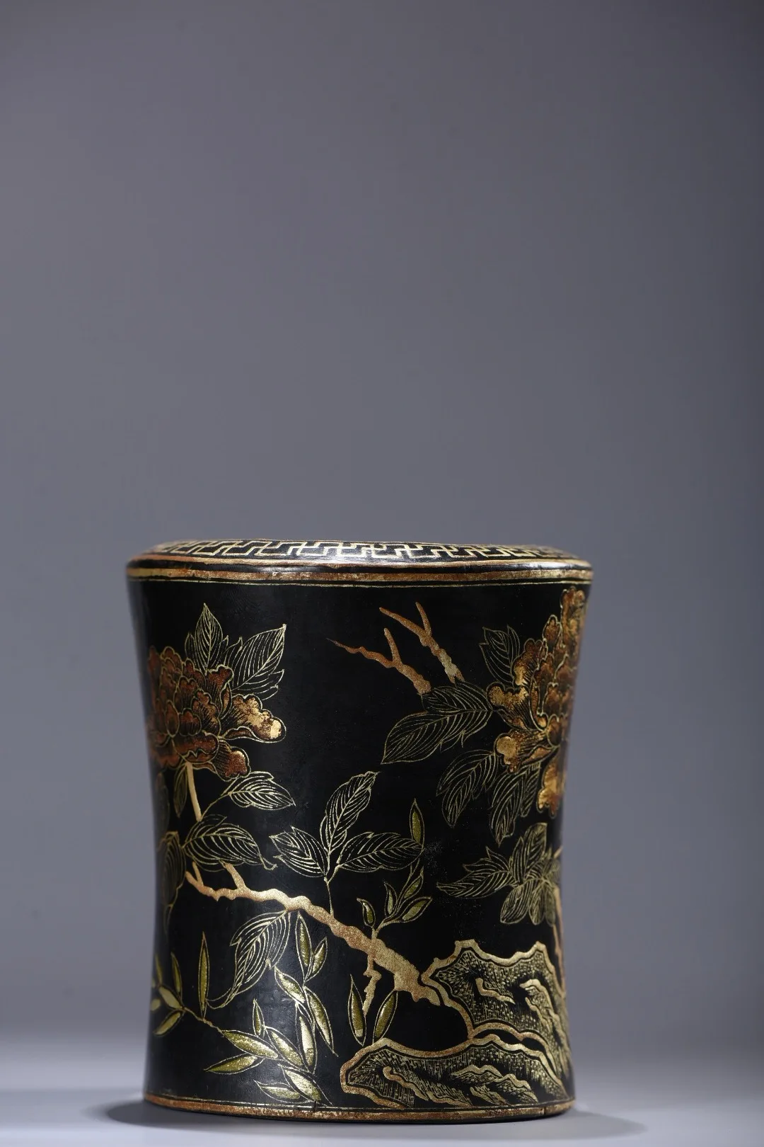 

4"Tibetan Temple Collection Old Wood Lacquerware Painted Outline in gold Peony Flower Poetry and Pattern Pen Container Ornaments