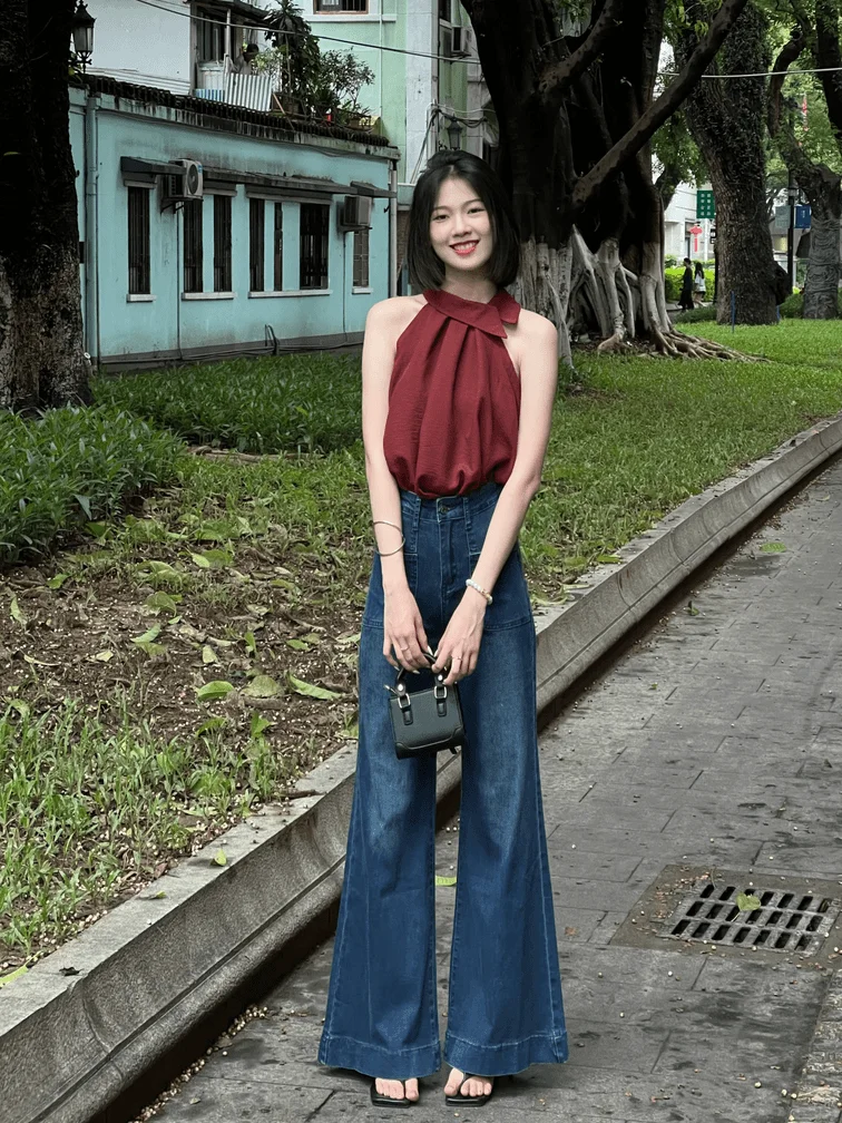 

Джинсы Bootcut, корейская одежда, потертые, изнутые, рваные, с потертым подолом, женская джинсовая мода, гранж, альтернатива, панк-рок, готика, эмо