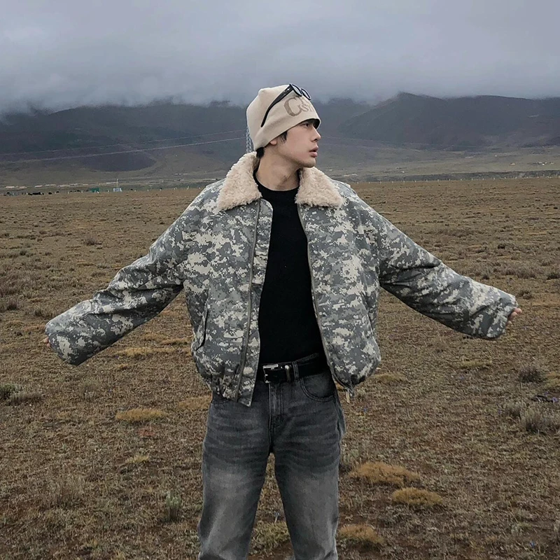 

Куртка-бомбер мужская зимняя утепленная из хлопка с камуфляжным принтом и воротником из овчины, повседневная верхняя одежда в молодежном стиле