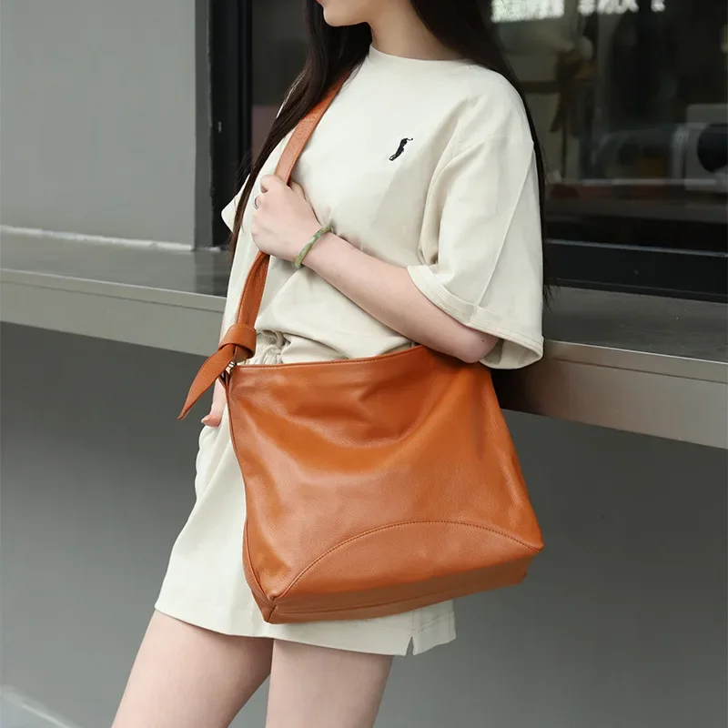 

Women's Large Capacity Tote Bag First Layer Leather Women's Bag Fashion Commuter Shoulder Bag