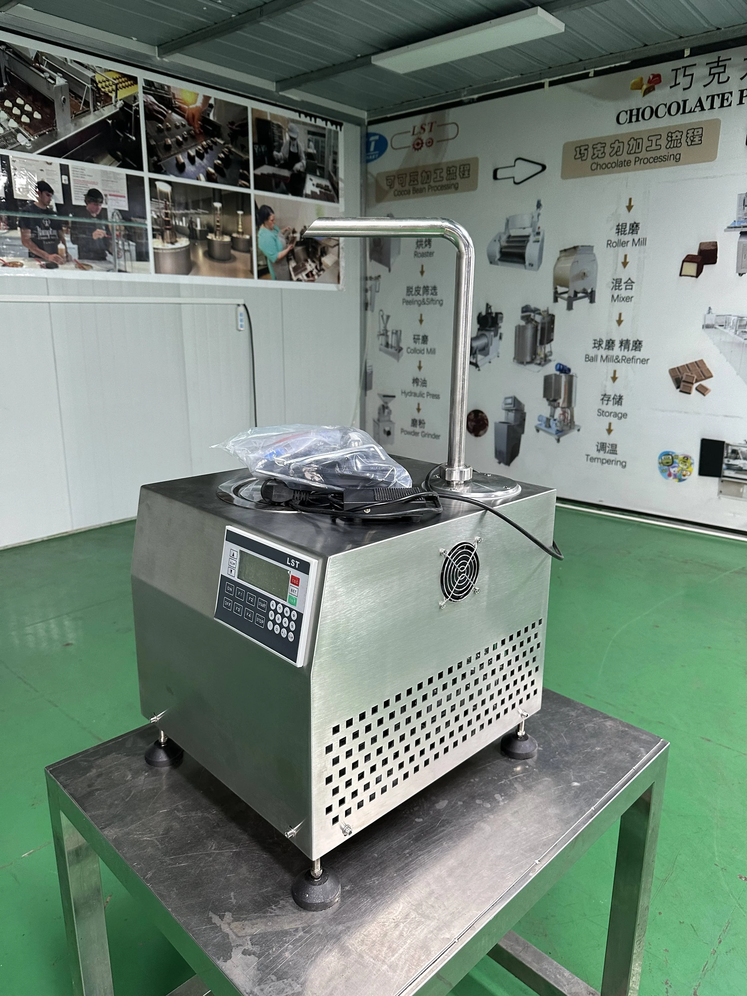 High Capacity Chocolate Tempering Machine With Spout Commercial Melter for Catering Dessert