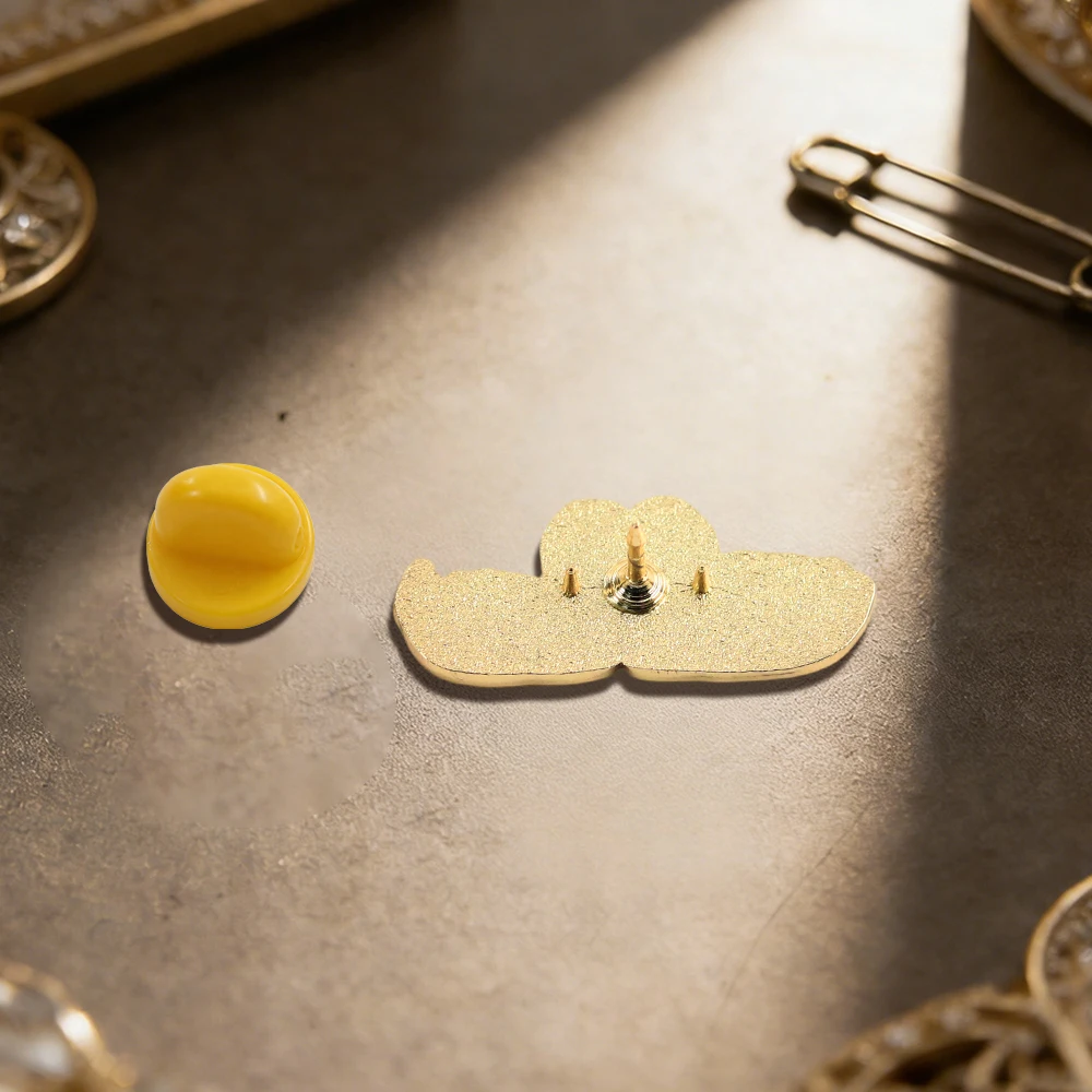 Romantische Paar-Schwan-Herz-Form Emaille-Brosche, Goldumrandete Zwillingsschwäne mit Rotem Herz, Anstecknadel, Rucksack-Accessoire, Urlaubsgeschenk – Detail 13