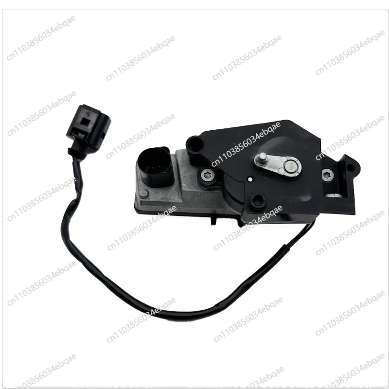 

Для Volkswagen Magotan B8 Golf 7: Мотор поворотной камеры заднего вида / Мотор камеры заднего обзора