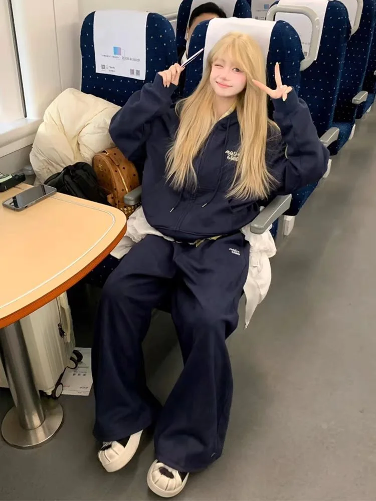 

American casual sportswear set for women in spring and autumn, new loose and lazy style hooded sweatshirt and pants, fashionable