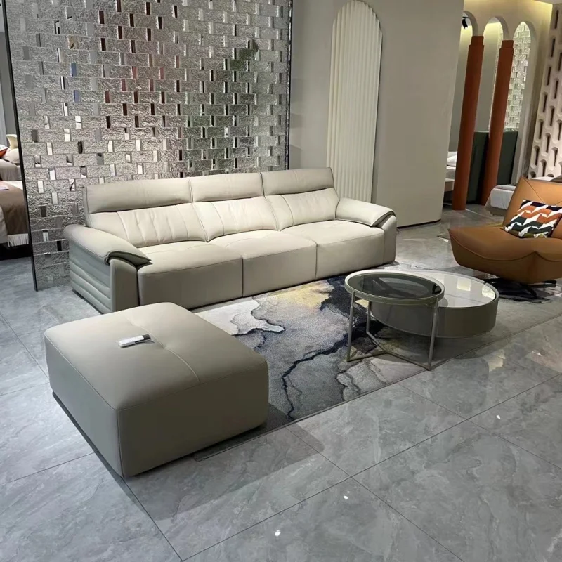 

Современный кожаный диван для небольшой квартиры, прямой формы, из натуральной кожи первого слоя, на четыре человека, с высокой упругостью.