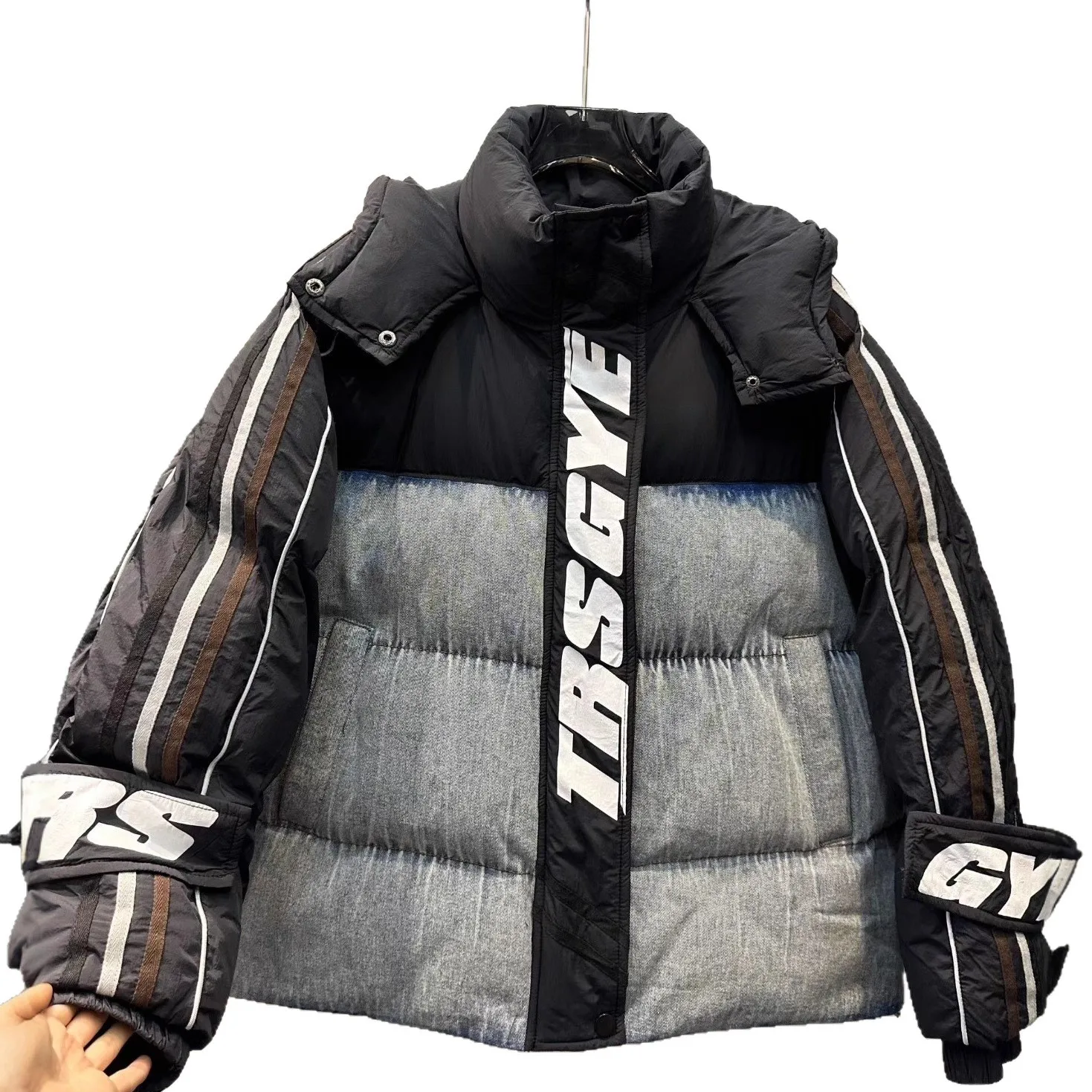 Kurtka motocyklowa damska w stylu europejskim, bawełniana, jesień-zima 2025, nowa, z nadrukiem liter, patchworkowa, luźna kurtka puchowa z denimu.