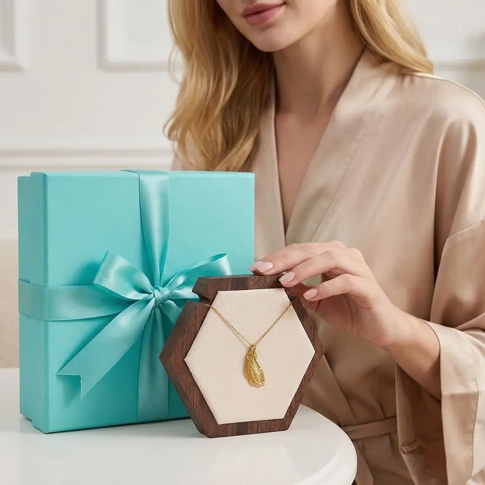 

Elegant Space-Saving Pendant Holder Easy Assembly Vintage Jewelry Stand Wood Smooth Wood Jewelry Holder Craft Store