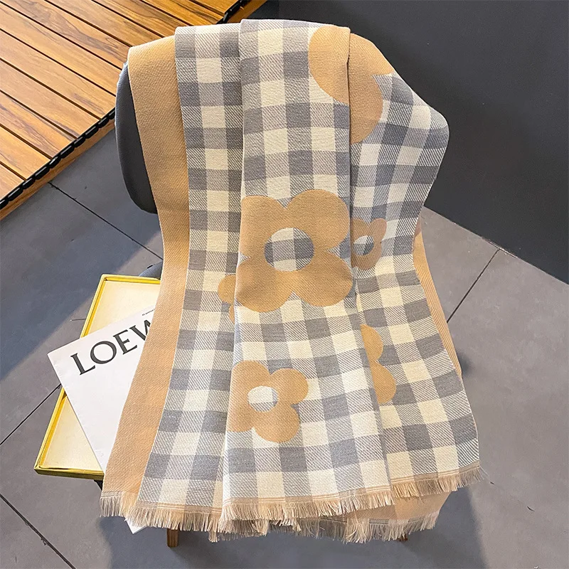 

Fashion Soft Wear Women Silk Winter Scarf 2024 New Design Plaid Print Lady Beach Shawl Scarves Smooth Foulard Female Shawl T348