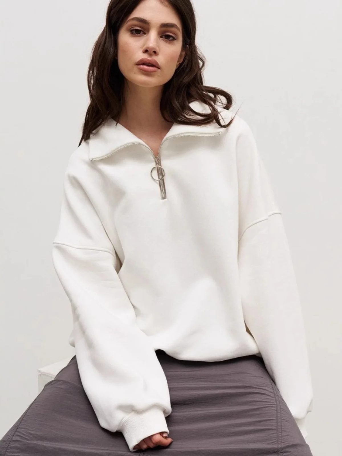 ファッショナブルなストリートウェアパーカー女性のカジュアルルーズジッパートップ秋冬アウター快適な長袖スウェットシャツ