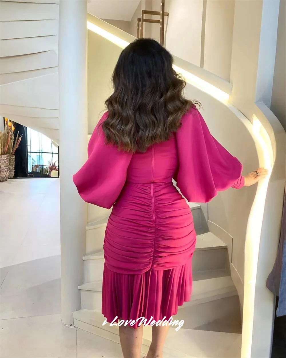 Rosa Abendkleid mit hohem Kragen, 2025, Laternenärmel, Meerjungfrau, Knopf-Abschlussballkleid, plissiert, knielang, Hochzeitskleid, individuell gestaltet