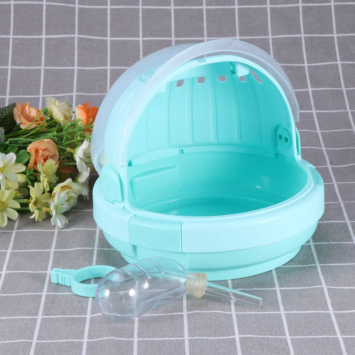 

Pet Cage Small Animal Travel Carrier with Holes Air Circulation Plastic Guinea Pig Transport Safety Lock Pet Supplies Hamster