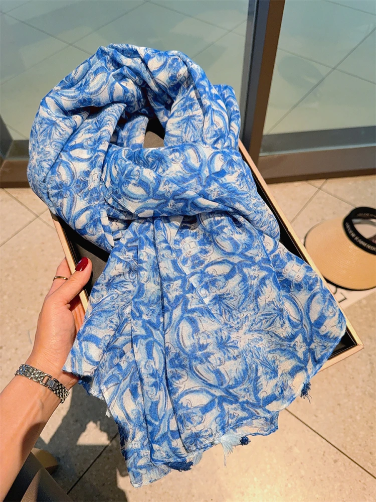 lenco-de-seda-floral-azul-feminino-verao-viagem-photoaphy-grande-pellamina-praia-protecao-solar-lenco-fino-toalha-de-praia-borla