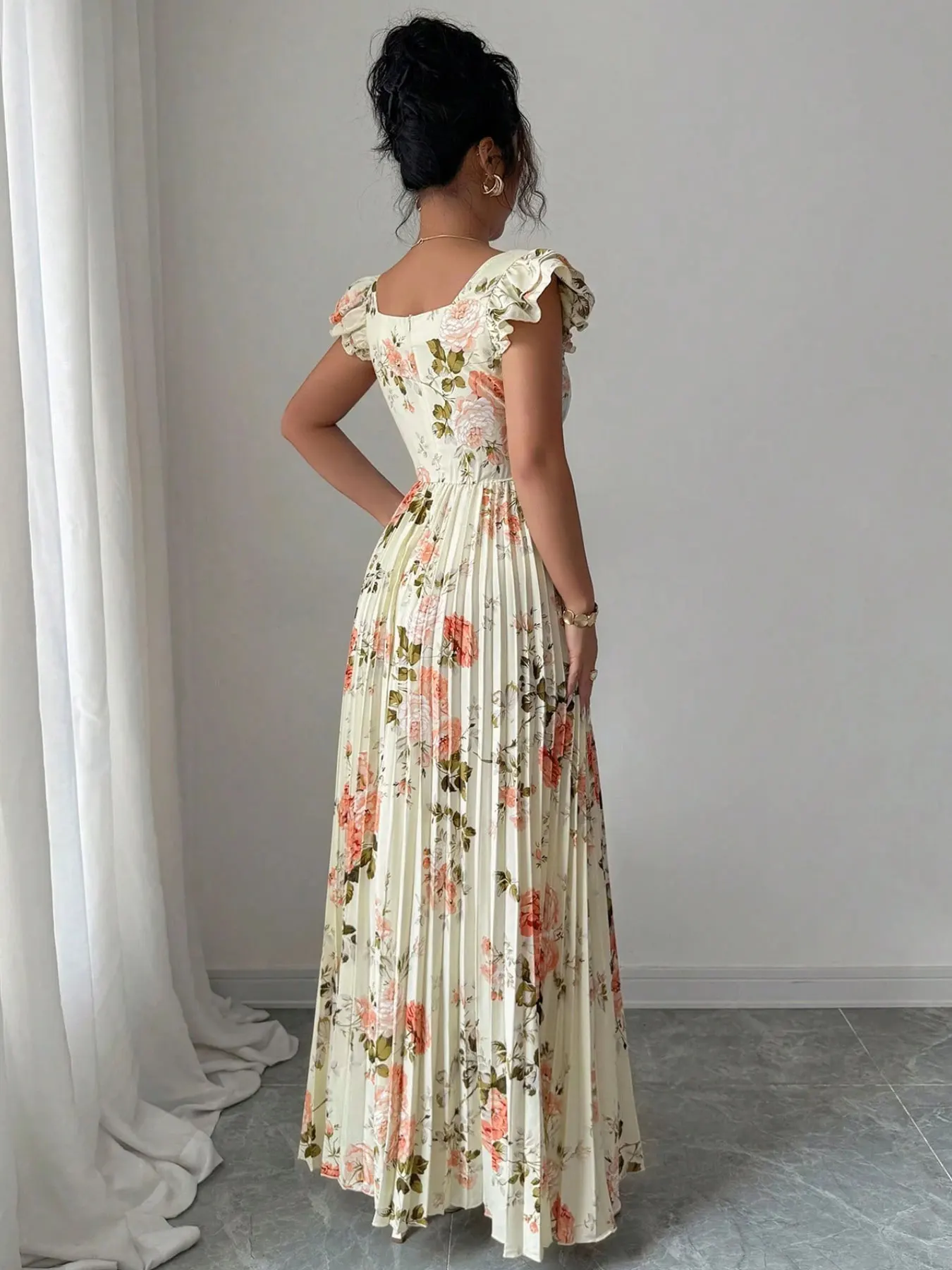 シャーリングプリントスリムキャミドレス 多用途でシックな日常着や旅行に最適なアイテム