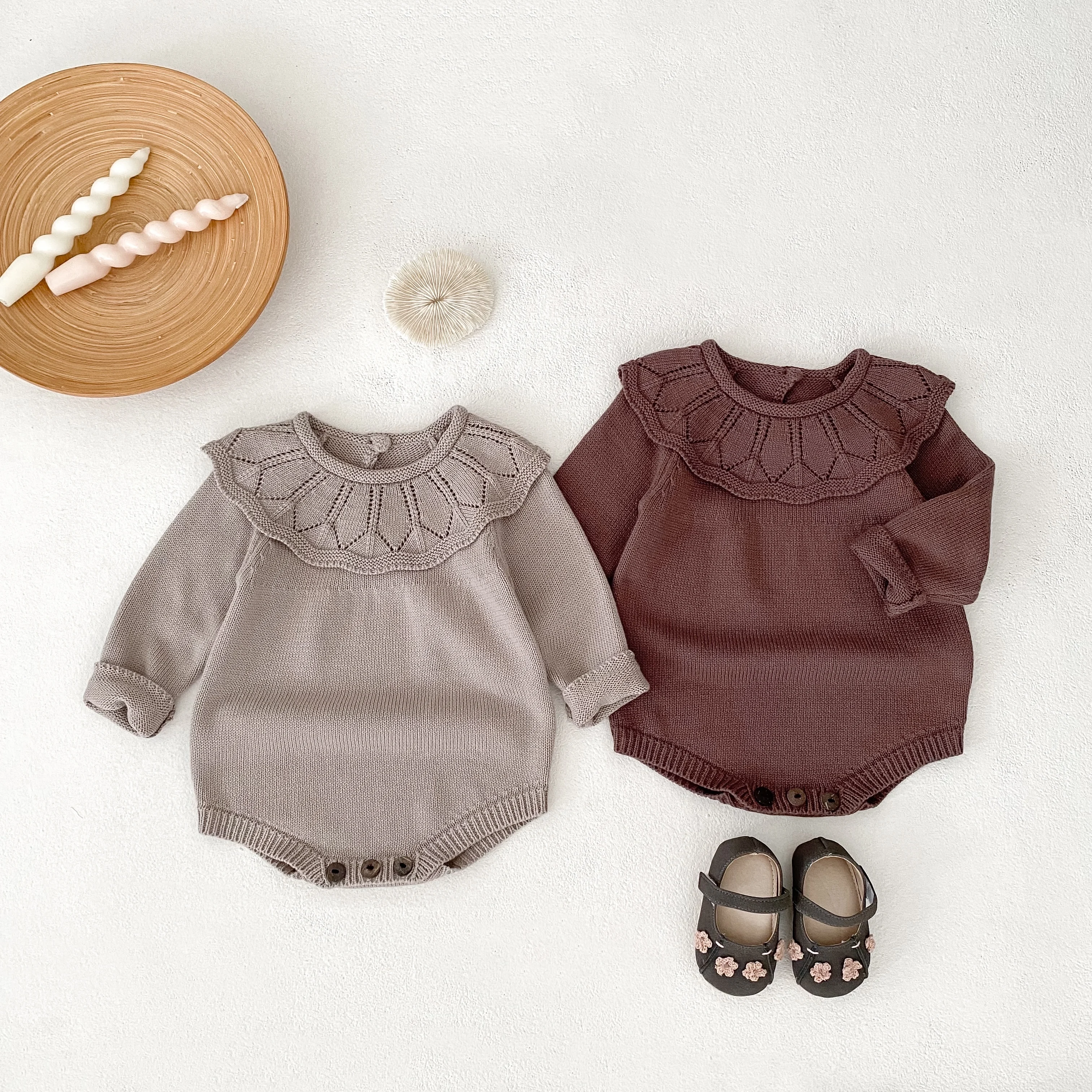 

New autumn baby clothing suitable for girls aged 0-3: a knitted long sleeved jumpsuit with a large collar