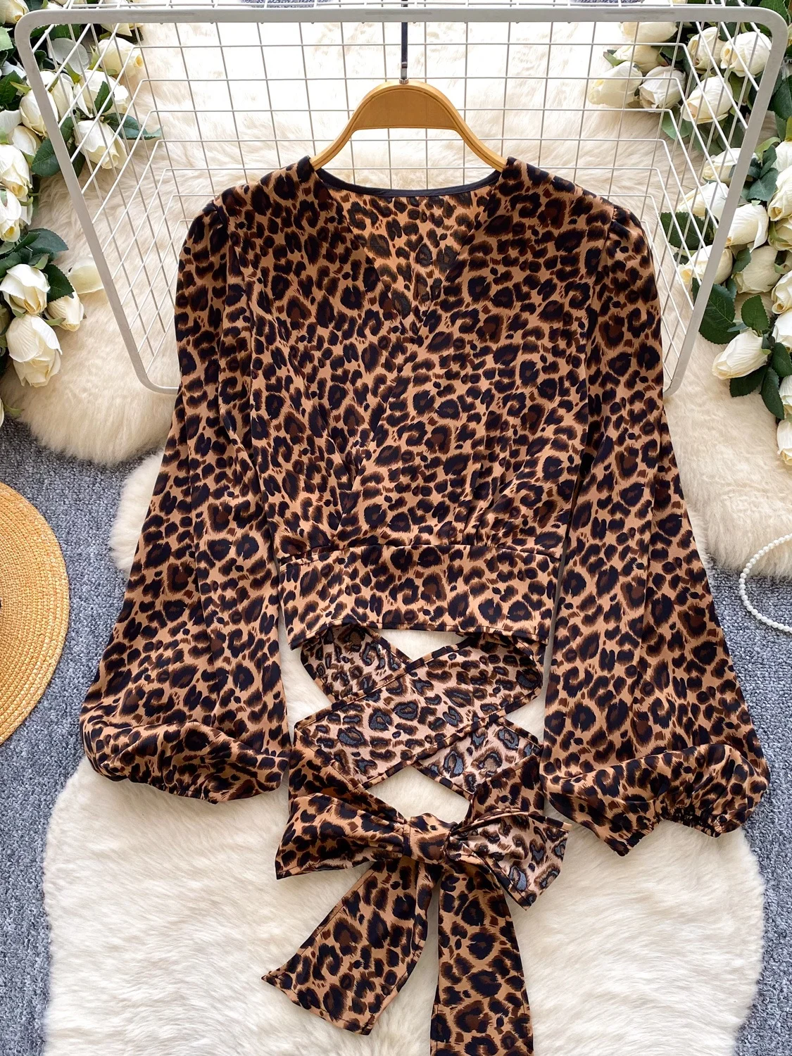 ユニークなヒョウ柄のゆったりとしたロングスリーブの女性用トップス、デザインセンセーション、ウエストシェイプベルト付き、通勤にも使えるファッショナブルなスリムトップス