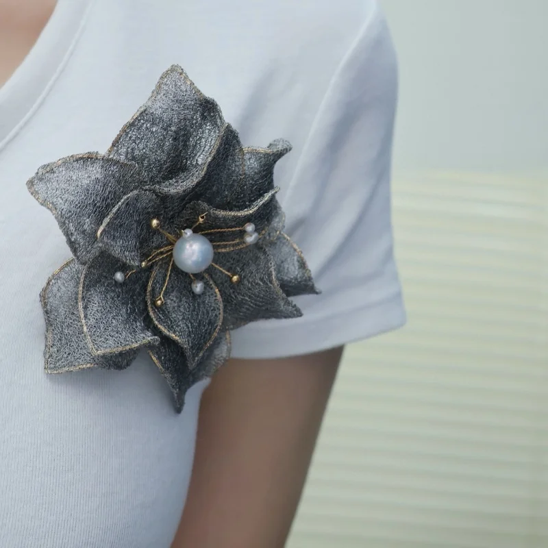 

SGARIT 14K Gold Filled Classic Lotus Brooches 11-12mm Natural Freshwater Pearl Girls' Dresses Accessories