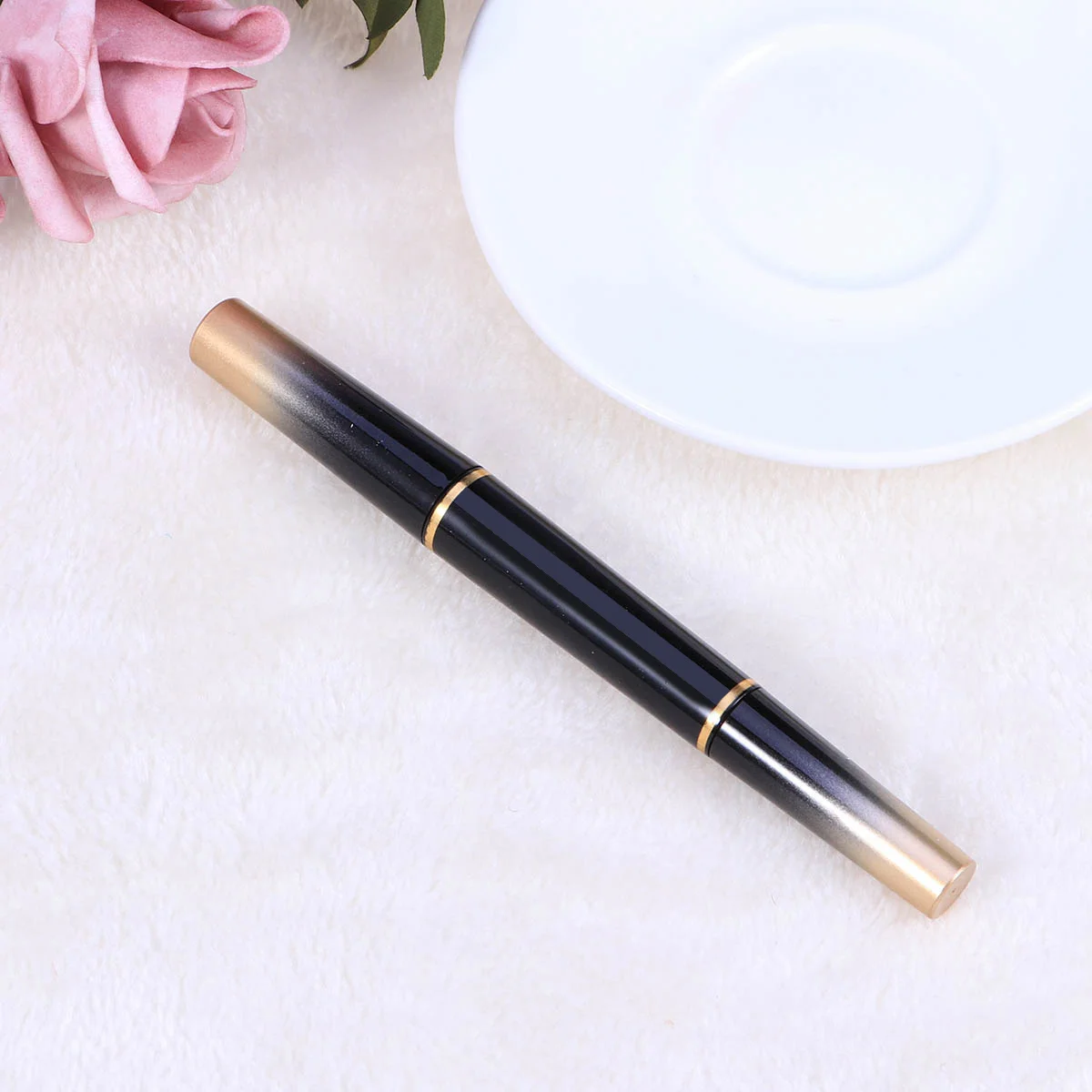 أحمر شفاه غير لامع بطانة شفاه مزدوجة الأطراف يدوم طويلاً كوب غير لاصق حريري ناعم لون نقي سهل الاستخدام بلسم شفاه عالي العرض #5