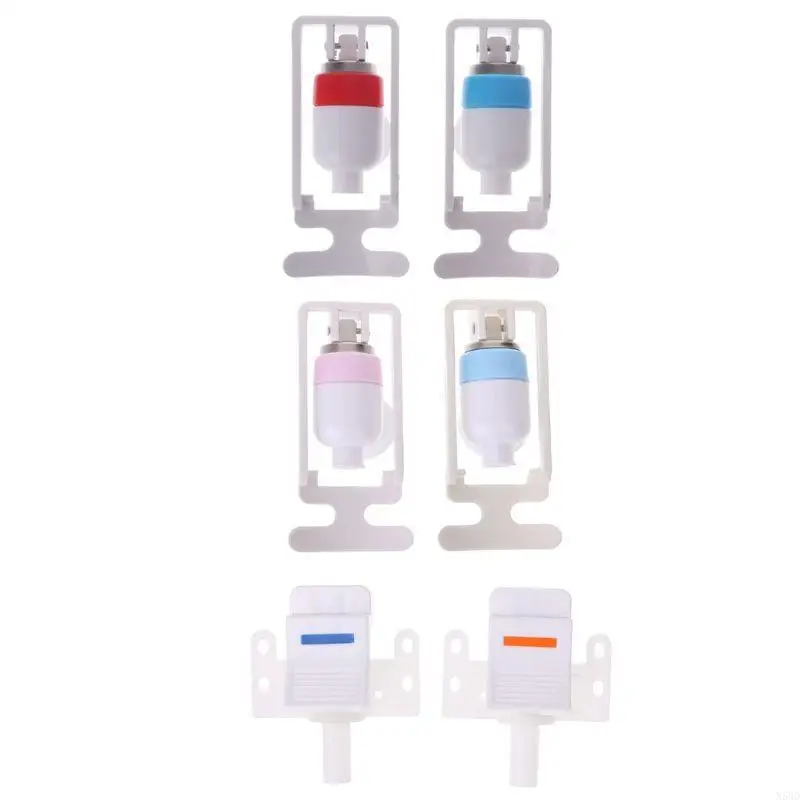 2 штуки водопровода с кран и красный