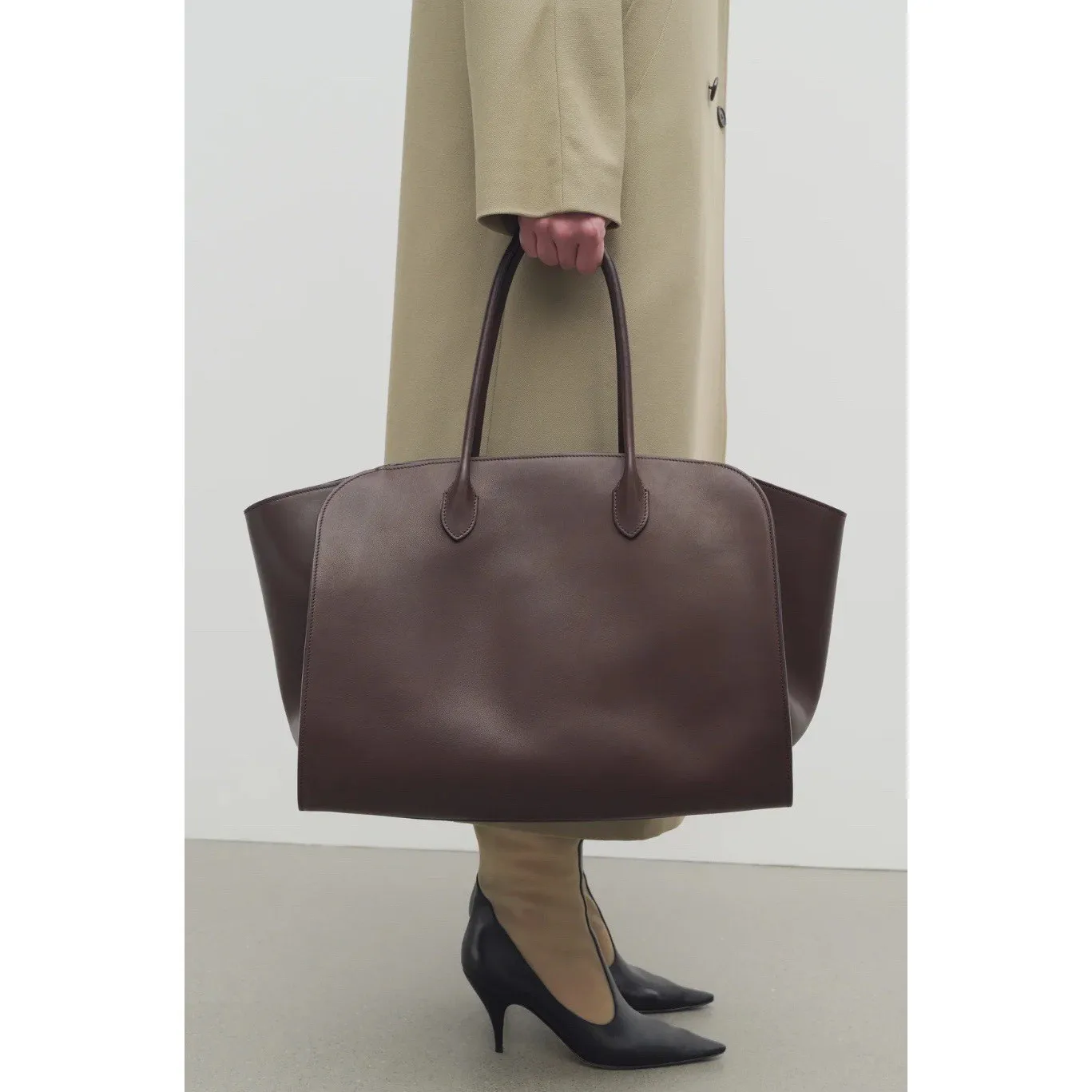 2026 New Large Capacity Handbag Tote Bag Underarm Shoulder Bag Briefcase Shopping Bag Soft Handle Unisex Medium Hardness