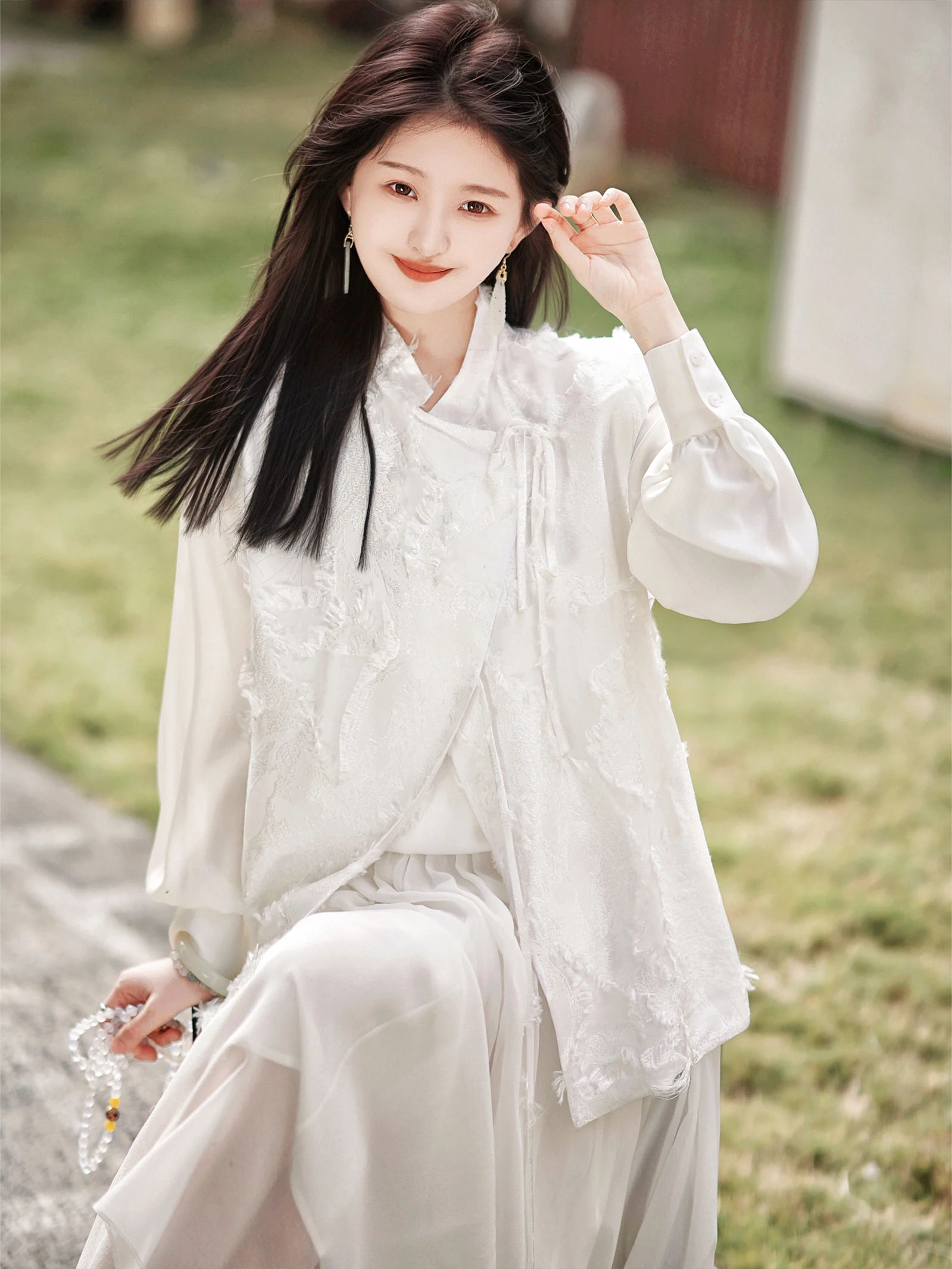 

Ele Silk Vest Women's Svel Stand Collar Faionable Commute Sle Small Feather Design Premium Tead Detail