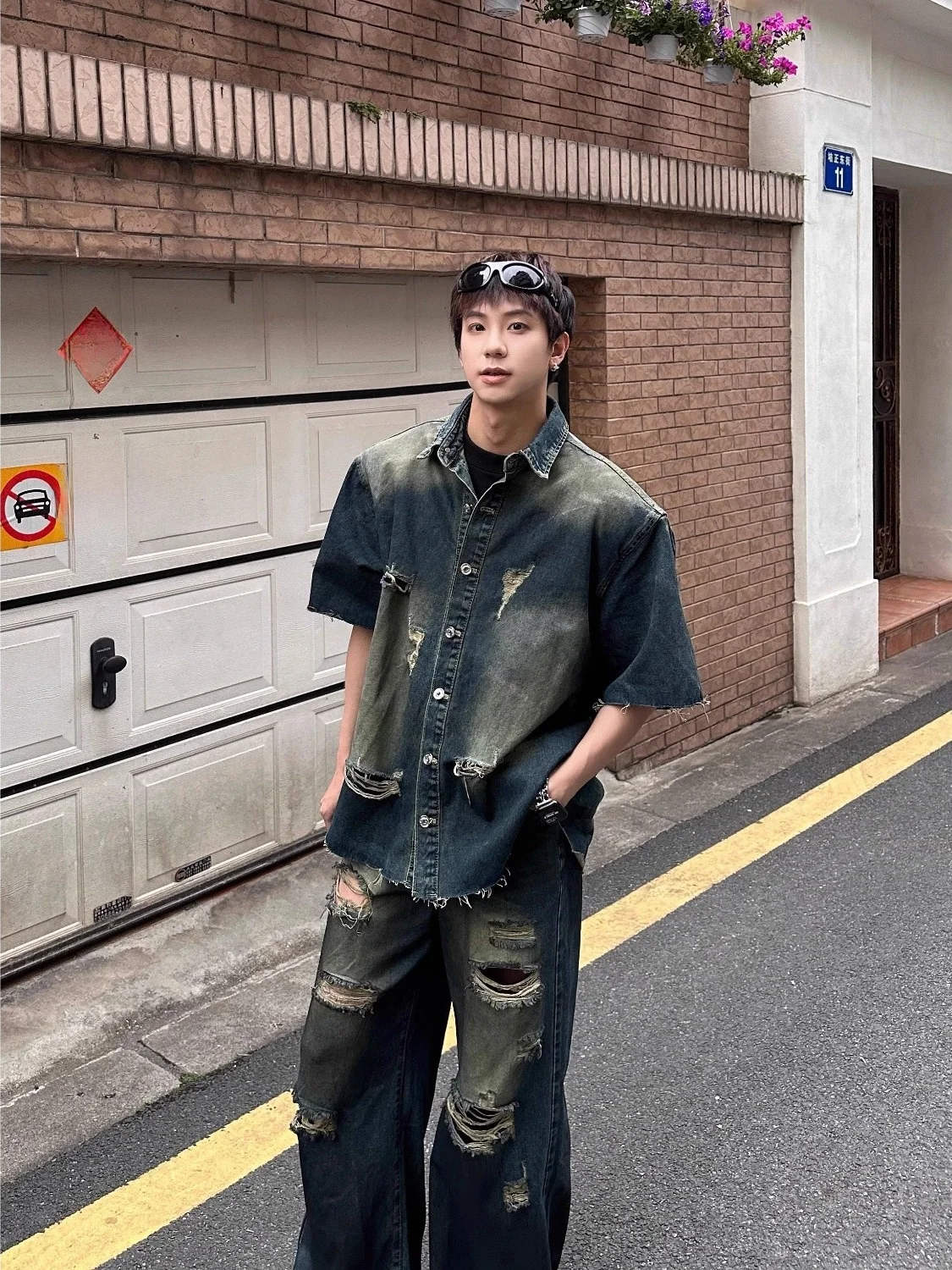 

Retro American Blue Waed oulder Padded ort Sve Denim Jaet Loose Casual Versatile Hole Punching Jaet Top for Men