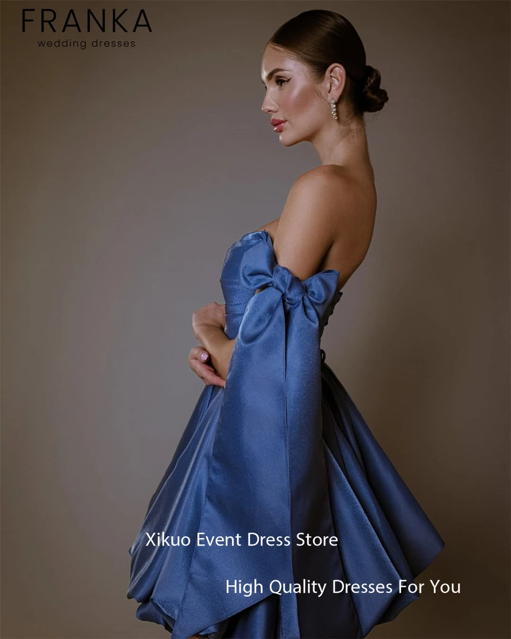 Xikuo Gaun Pesta Bahu Terbuka Satin Biru Gaun Prom Di Atas Lutut A-line Pita Gaun Selebriti Modern Koktail Disesuaikan