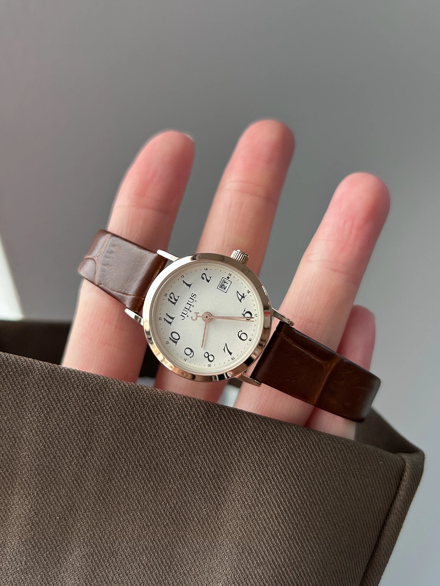 Orologi da donna di lusso di alta qualità, orologi silenziosi per studenti delle scuole medie e superiori, regali per donne, regali per donne