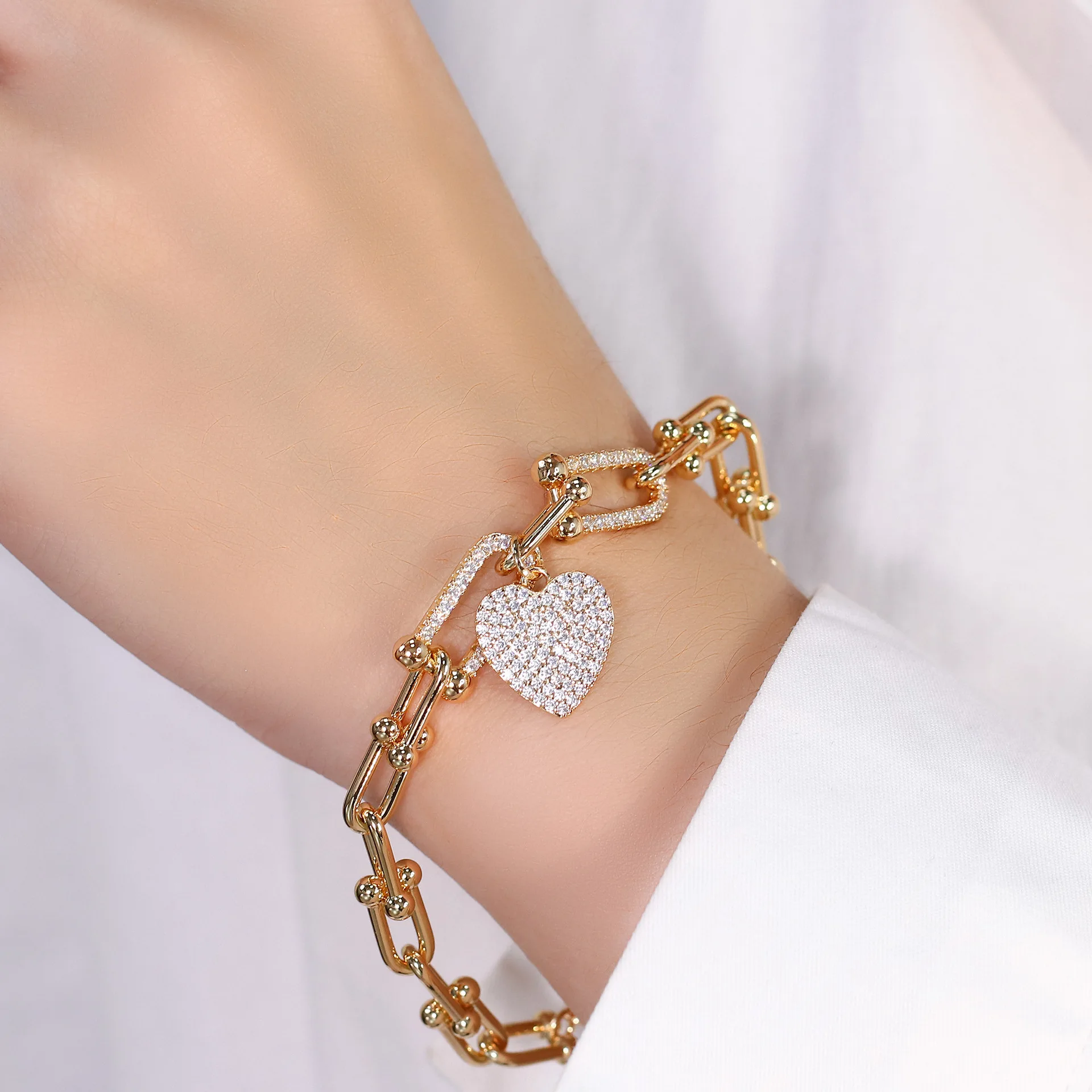 Fashion personality temperament cold wind Vachette clasp heart pendant delicate necklace bracelet gold-plated set zircon jewelle