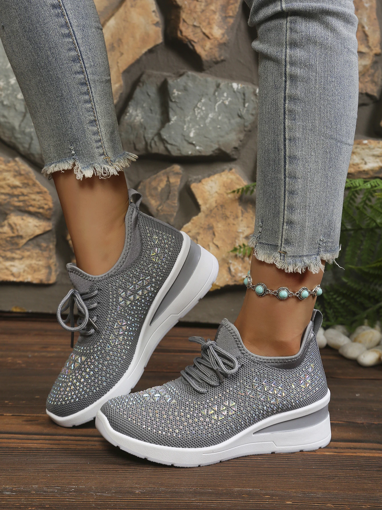 Glänzende Damenschuhe mit unsichtbaren, höhenvergrößernden und stoßdämpfenden Sohlen – die perfekte Wahl für Partys – Detail 23