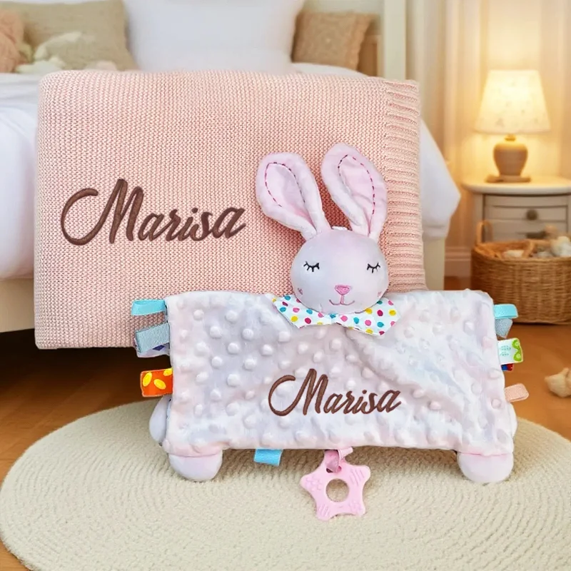 Conjunto de manta tejida con nombre personalizado para bebé, manta para cochecito con edredón suave, juguete personalizado, primer nombre para regalos de ducha para recién nacidos
