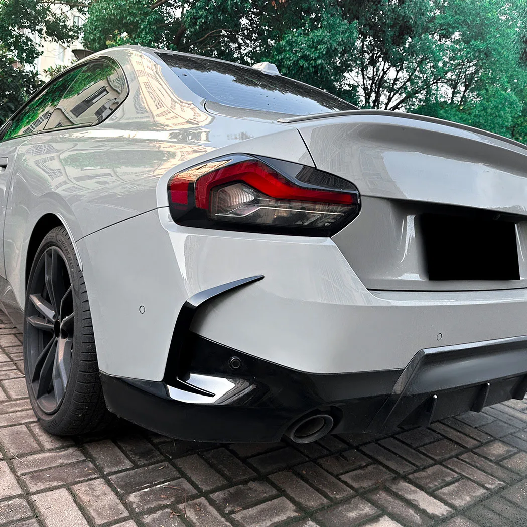 

Rear Bumper Splitter Lip BodyKit Spoiler Air Vent Cover Canard ABS Sticker For BMW 2 Series G42 M Sport 2022-2025Car Styling