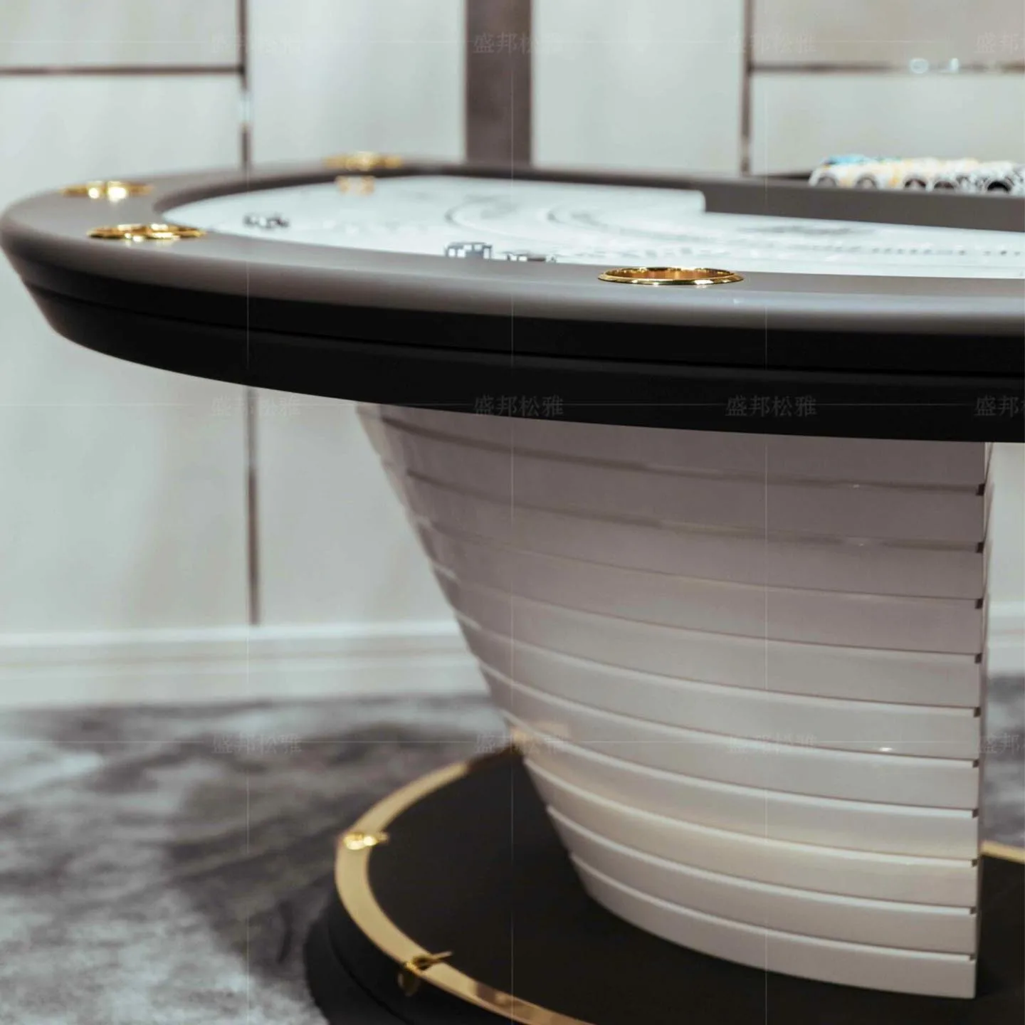 طاولة البوكر نادي متعدد اللاعبين الترفيه رقائق فيلا خشب متين طاولة شطرنج شبه مستديرة