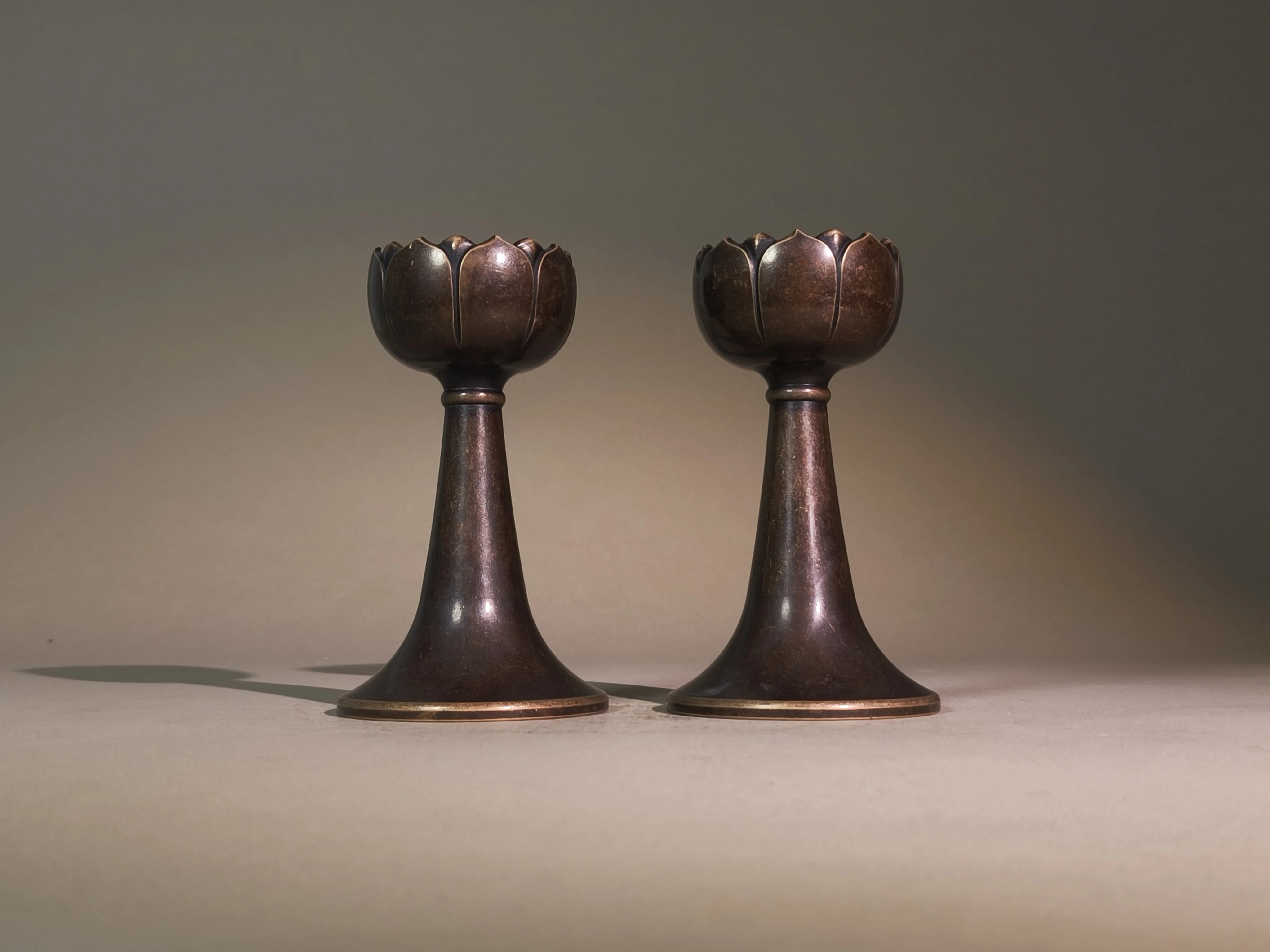 A Pair of Chinese-Style Solid Copper Large Lotus Candlesticks, Zen-Style Desktop Copper Ornaments for Home Use, Collectible Prac