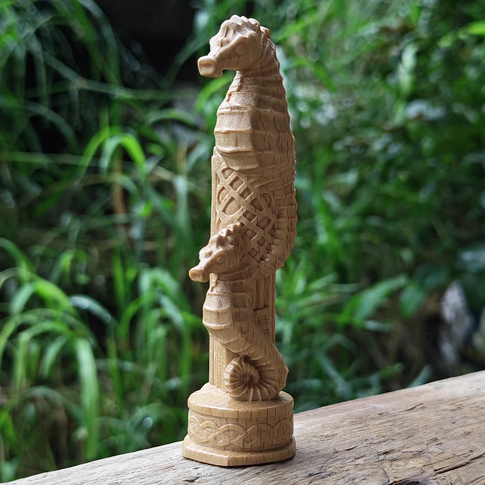 3.8 Inch Hand-Carved Wooden Seahorse Totem Ornament Modern Style, Ethnic Style Suitable for Christmas Decorations, Fireplace, Centerpiece, New Year Gifts, Tabletop Decorations, Bedroom, Halloween Decorations, Holiday Decorations