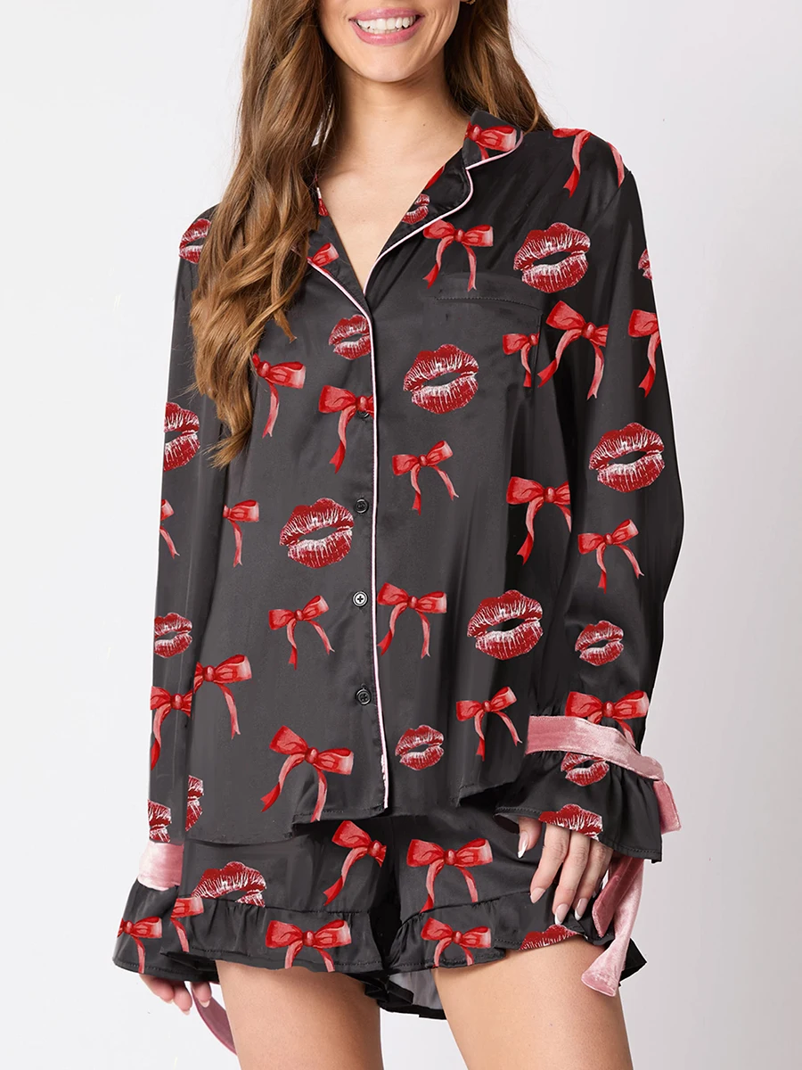 طقم بيجامات نسائي مكون من قطعتين جوارب بفيونكة وأزرار مطبوعة وسروال قصير مكشكش لملابس النوم الناعمة