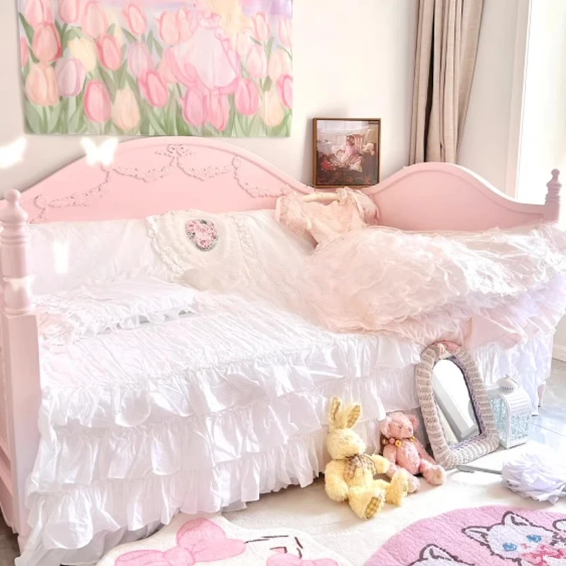 

Диван-кровать для девочки с резным цветочным декором из массива дерева, розовый