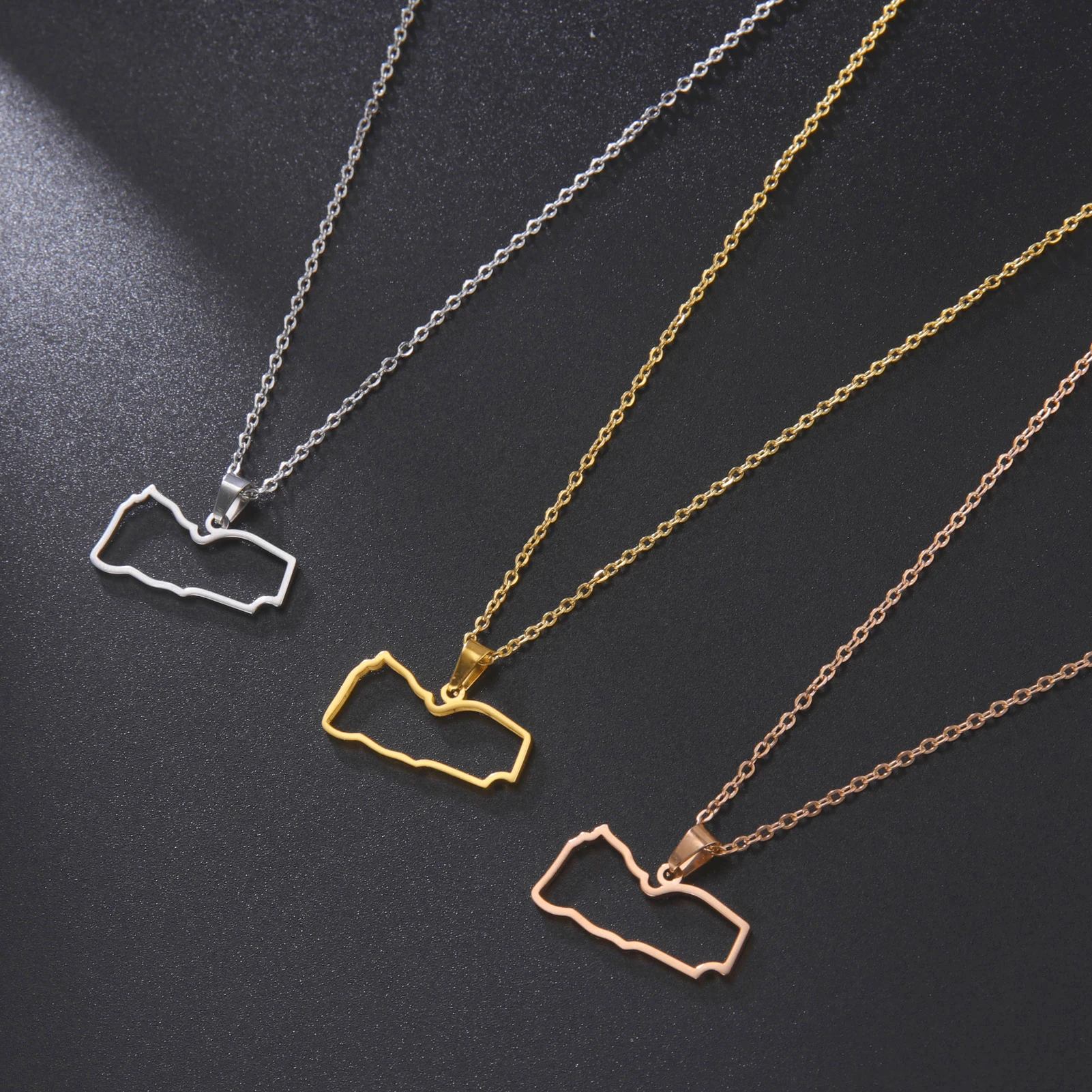 Collier Pendentif Carte du Yém - Steel Chain avis et prix