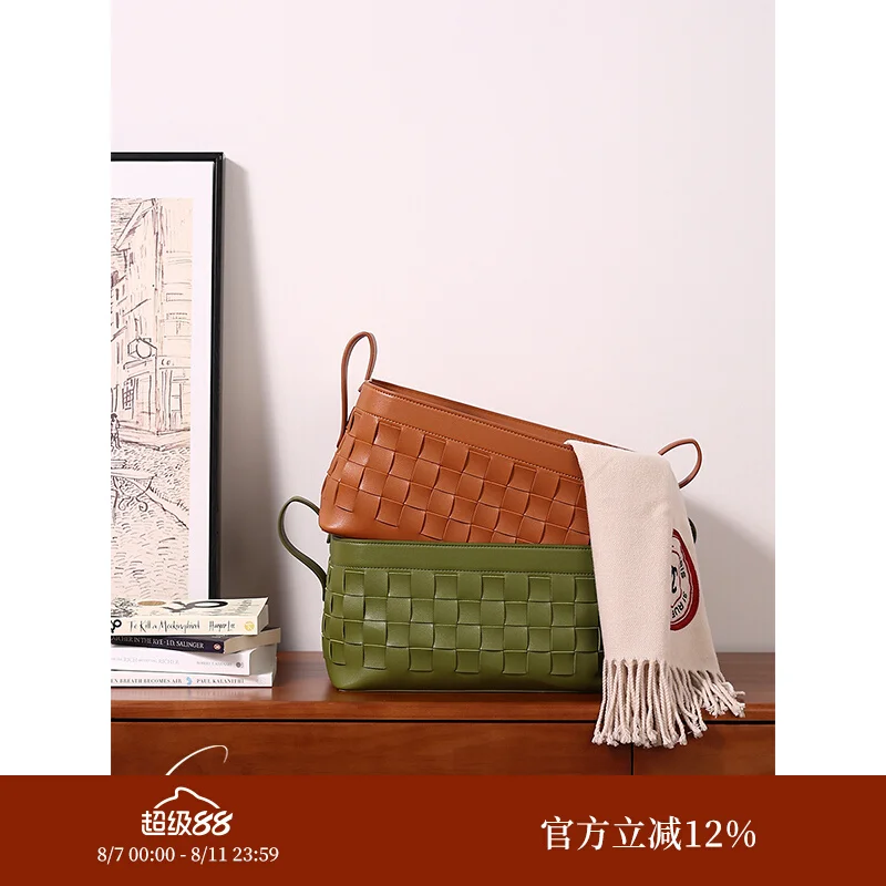 

Retro color hand-woven storage basket, storage basket high value light luxury dirty clothes basket