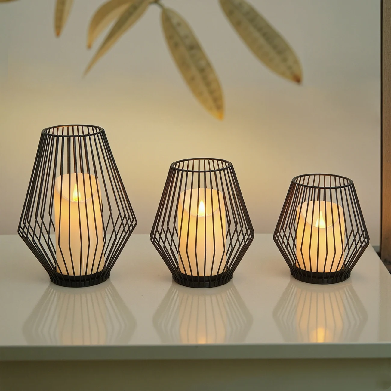 الشمال الذهب الحديد الشمعدان الإبداعية نموذج غرفة جوفاء خط المنزل جو رومانسي الشمعدان الديكور شبكة عاكس الضوء