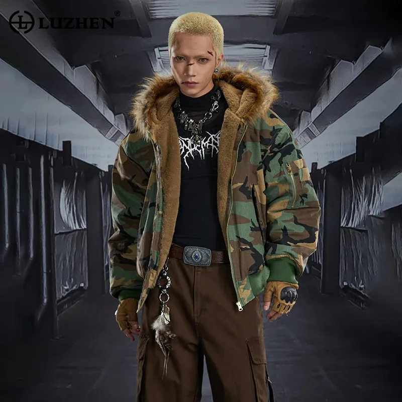 LUZHEN 2025 الشتاء موضة الصوف نحى بطانة سميكة فو الفراء مقنعين معطف مبطّن الرجال التمويه المطبوعة سترة سترة JY5339
