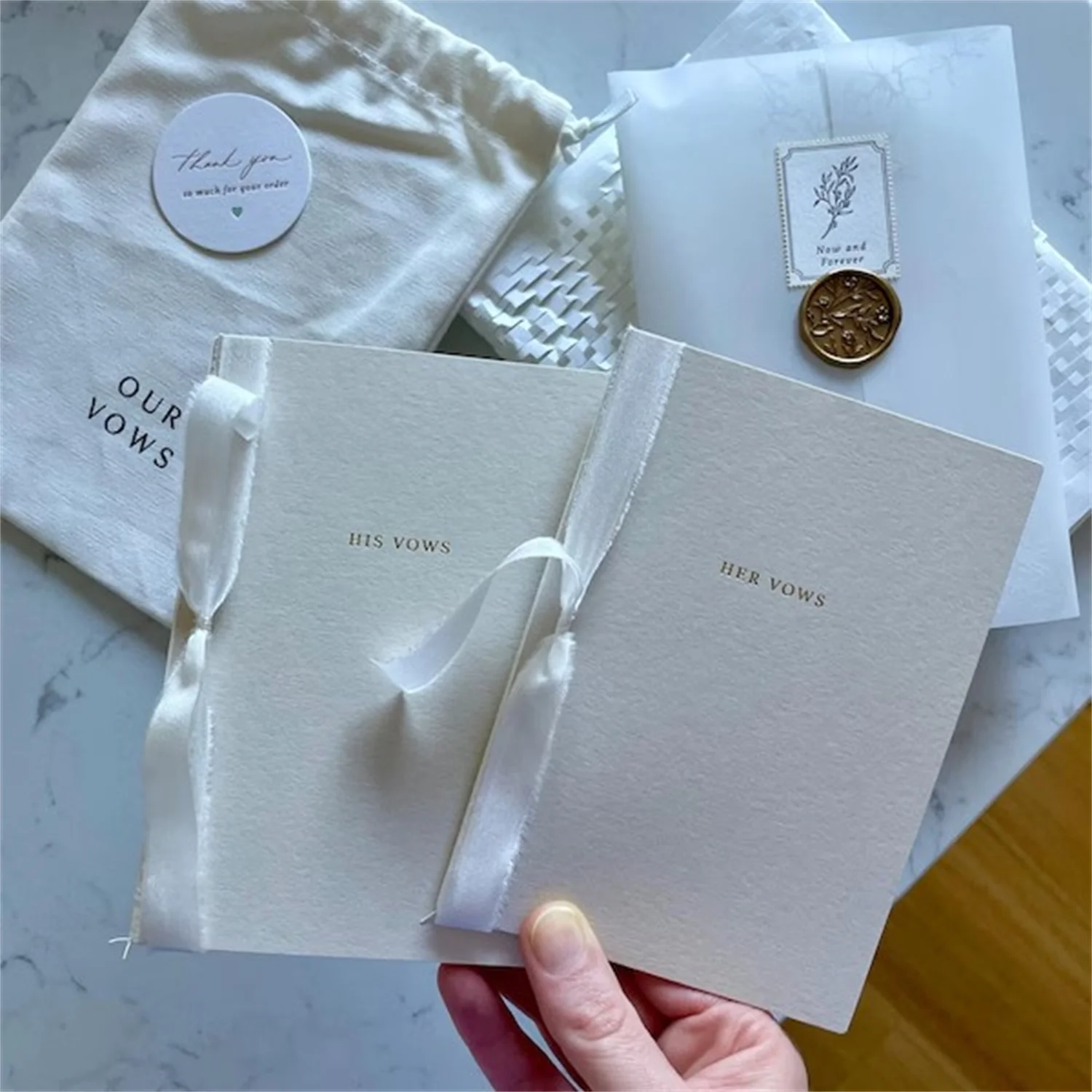 Vow Books Lot de 2, Livres Vow pour lui et pour elle, Livres Vow en feuille d'or avec ruban de soie, Livres de Vow de mariage personnalisés