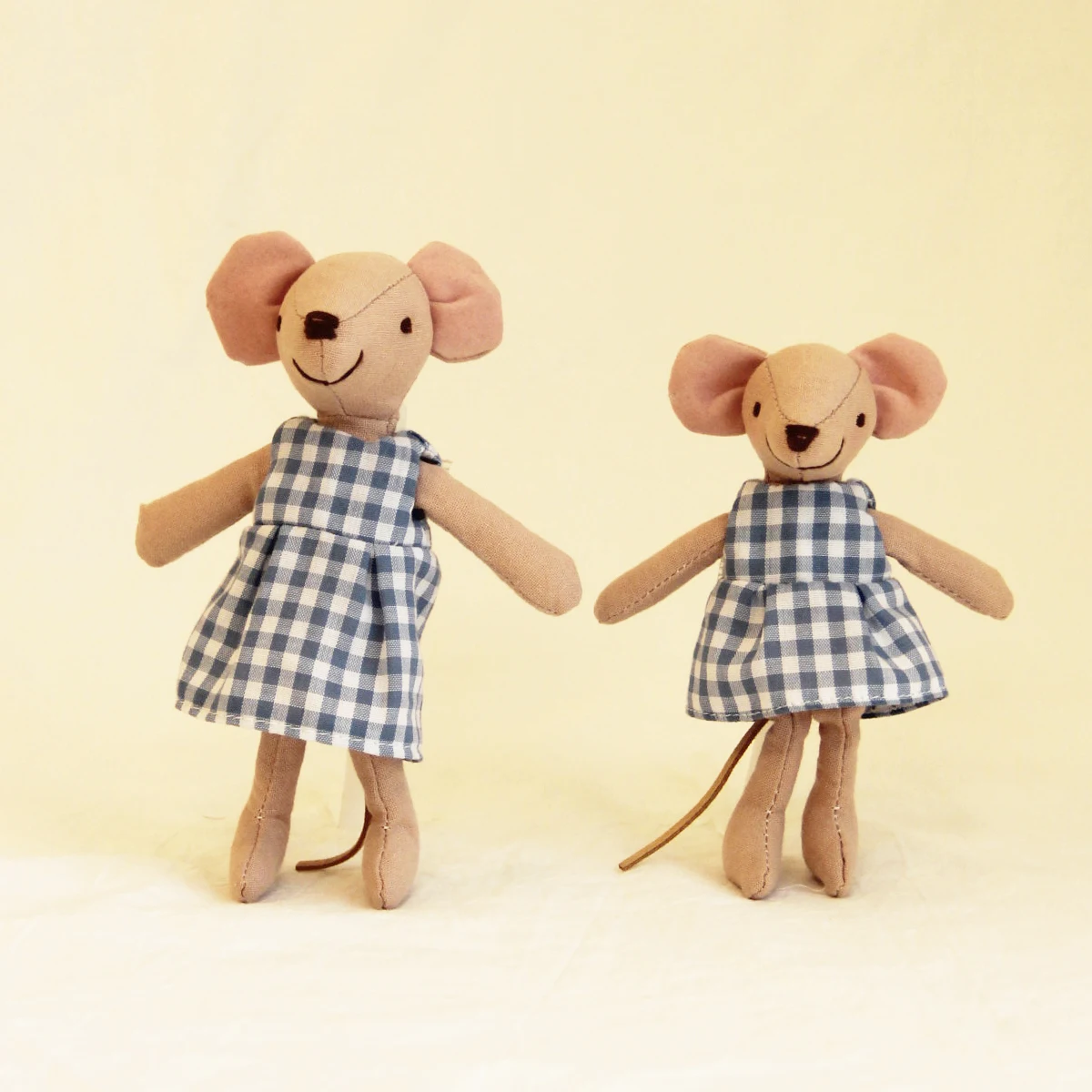 H-13/15Cm Play House Doll with Changeable Mouse with Blue and White Plaid Skirt Family Outfit Suitable for Bjd Ob11 Maileg Dollhouse Ornaments Children's Day Gift Birthday Gift