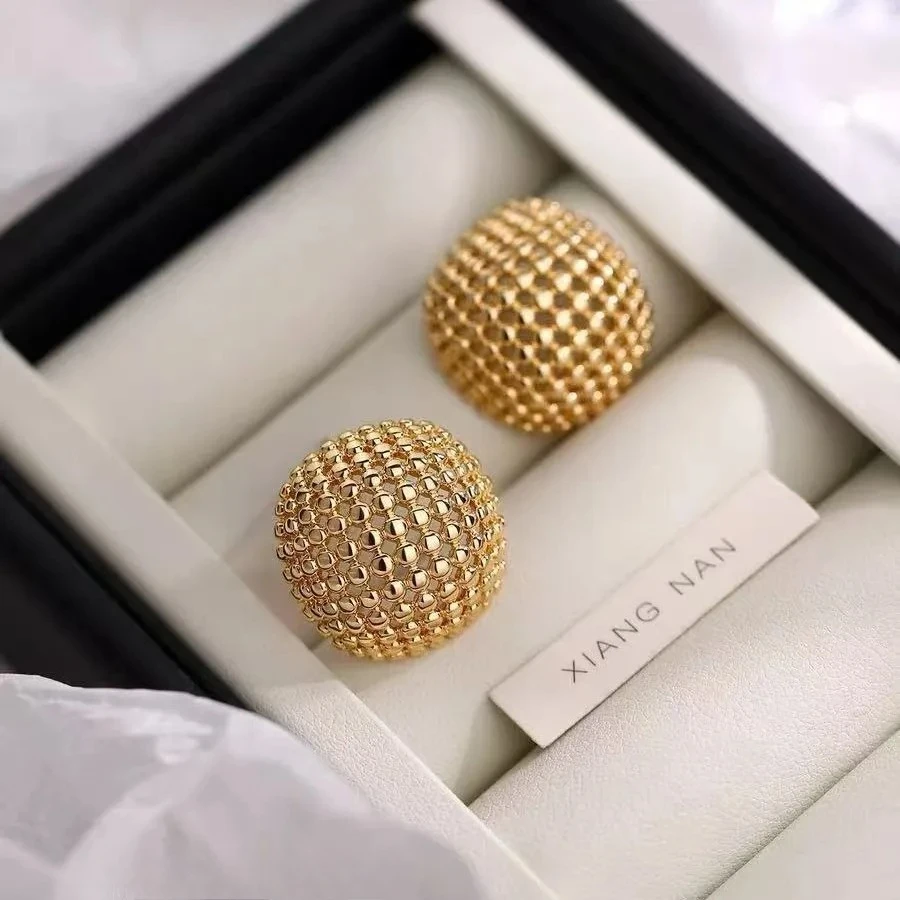 New Retro Personality Geometric Hollow Out Round Bead Meta Square Stud Earrings for Women Korean Designer Piercing Jewelry Gifts
