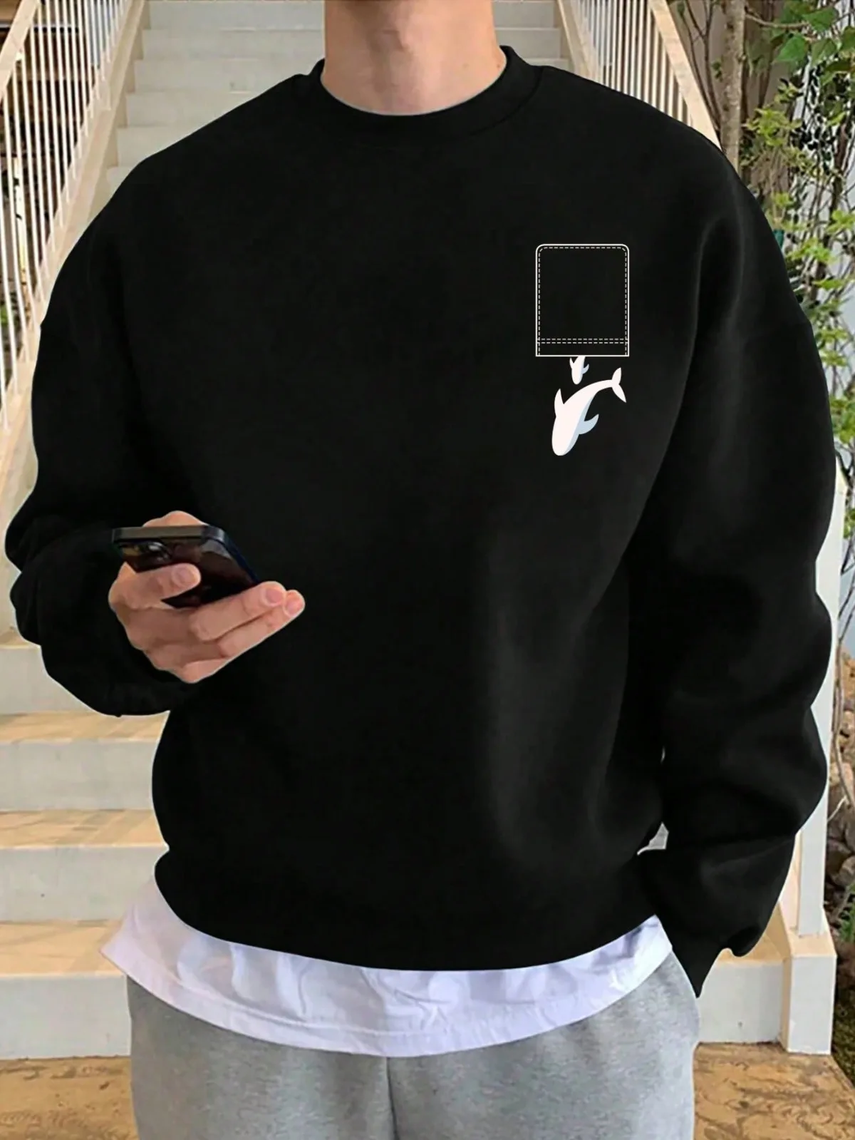 

Мужской повседневный модный пуловер с длинными рукавами и круглым вырезом с черным стандартным принтом, подходящий для занятий спортом на открытом воздухе.